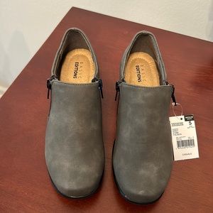 Basic Editions Shoes Size 5 Medium Width